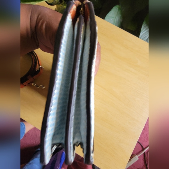 DOONEY & BOURKE Baby Blue Crossbody Bag. EUC. - Picture 8 of 13